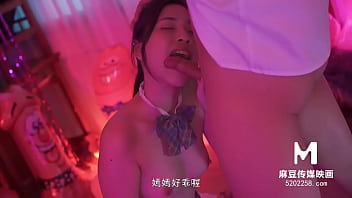 Li Yan Xi's voluptuous flash in HD Asian porn vid